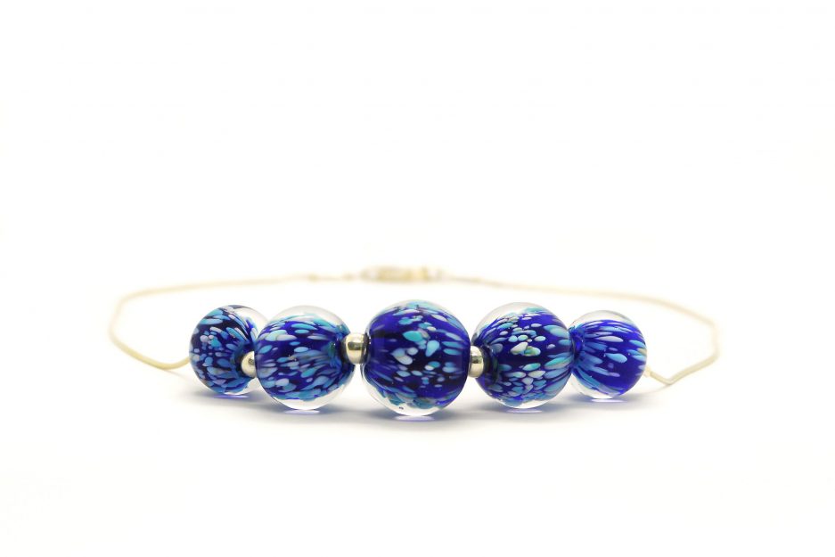 Encapsulados Violet Blue Necklace Low Angle