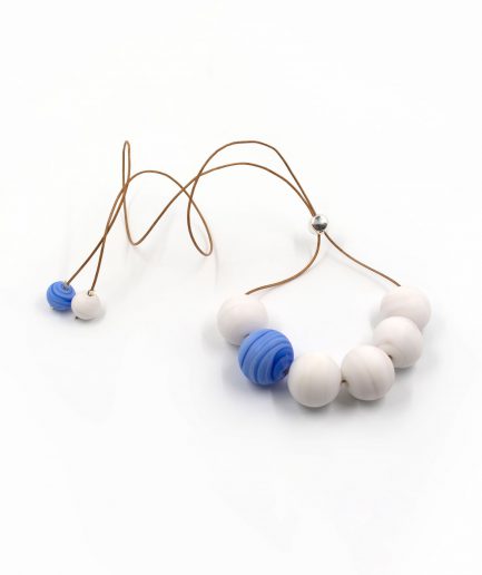 Spectrum Short Ball Necklace White Blue
